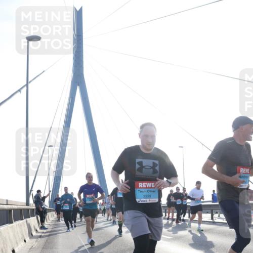 03.10.2026 - Köhlbrandbrückenlauf Tim E. http://msf.ph/oto/10619708 03.10.2026 09:38:03 Position 1 3339 meine-sportfotos.de