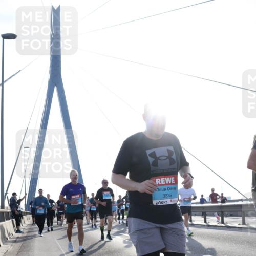 03.10.2026 - Köhlbrandbrückenlauf Tim E. http://msf.ph/oto/10619716 03.10.2026 09:38:04 Position 1 3339 meine-sportfotos.de