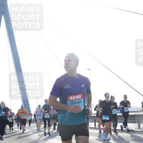 03.10.2026 - Köhlbrandbrückenlauf Tim E. http://msf.ph/oto/10619730 03.10.2026 09:38:05 Position 1  meine-sportfotos.de