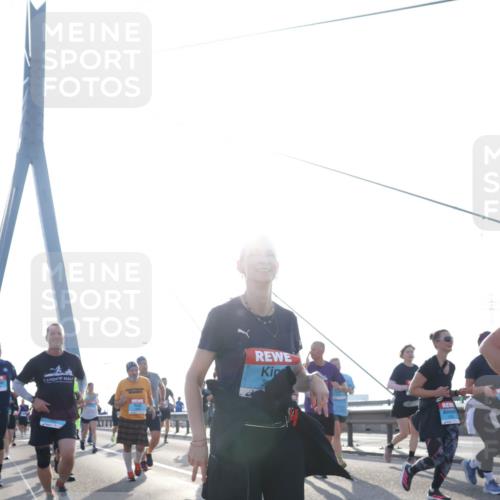 03.10.2026 - Köhlbrandbrückenlauf Tim E. http://msf.ph/oto/10619764 03.10.2026 09:38:09 Position 1  meine-sportfotos.de