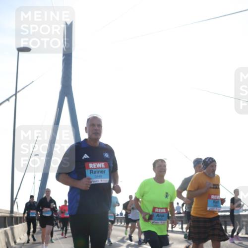 03.10.2026 - Köhlbrandbrückenlauf Tim E. http://msf.ph/oto/10619802 03.10.2026 09:38:11 Position 1 3449, 1664 meine-sportfotos.de