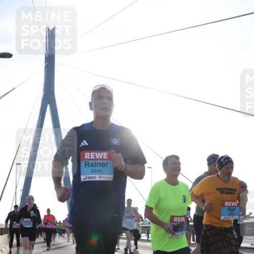 03.10.2026 - Köhlbrandbrückenlauf Tim E. http://msf.ph/oto/10619804 03.10.2026 09:38:11 Position 1 3449, 1686 meine-sportfotos.de
