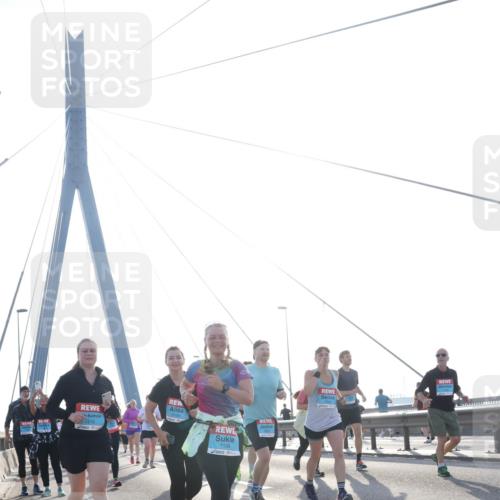 03.10.2026 - Köhlbrandbrückenlauf Tim E. http://msf.ph/oto/10619825 03.10.2026 09:38:12 Position 1 3510, 3194, 1106 meine-sportfotos.de