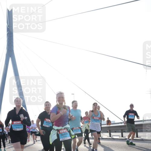03.10.2026 - Köhlbrandbrückenlauf Tim E. http://msf.ph/oto/10619833 03.10.2026 09:38:13 Position 1 3510, 3194, 1106 meine-sportfotos.de