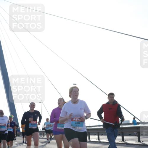 03.10.2026 - Köhlbrandbrückenlauf Tim E. http://msf.ph/oto/10619883 03.10.2026 09:38:17 Position 1 3749, 3228 meine-sportfotos.de