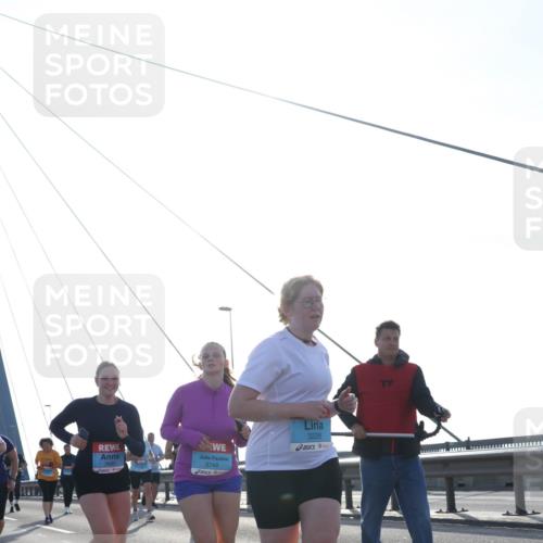 03.10.2026 - Köhlbrandbrückenlauf Tim E. http://msf.ph/oto/10619891 03.10.2026 09:38:17 Position 1 3228, 3749 meine-sportfotos.de