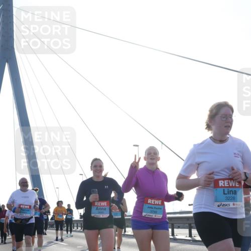 03.10.2026 - Köhlbrandbrückenlauf Tim E. http://msf.ph/oto/10619896 03.10.2026 09:38:17 Position 1 3680, 94, 3749, 3228 meine-sportfotos.de