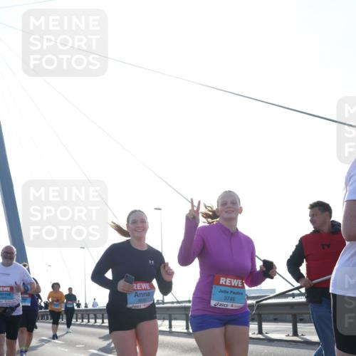 03.10.2026 - Köhlbrandbrückenlauf Tim E. http://msf.ph/oto/10619906 03.10.2026 09:38:18 Position 1 3680, 3749 meine-sportfotos.de