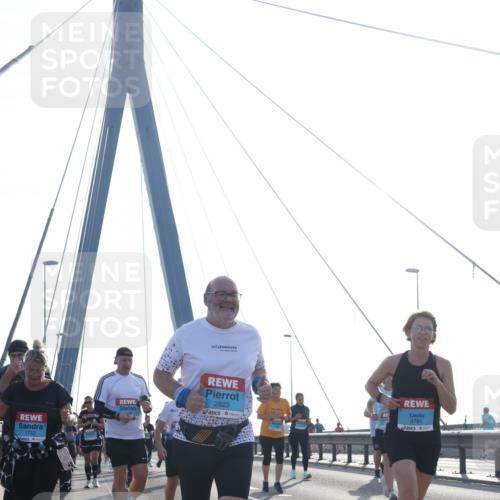 03.10.2026 - Köhlbrandbrückenlauf Tim E. http://msf.ph/oto/10619918 03.10.2026 09:38:19 Position 1 1752, 2823, 3781 meine-sportfotos.de
