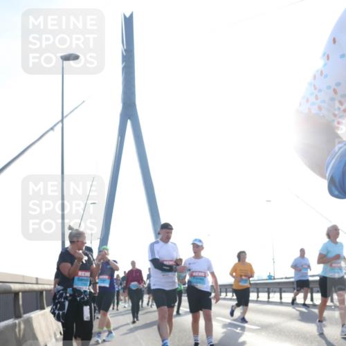 03.10.2026 - Köhlbrandbrückenlauf Tim E. http://msf.ph/oto/10619954 03.10.2026 09:38:21 Position 1  meine-sportfotos.de