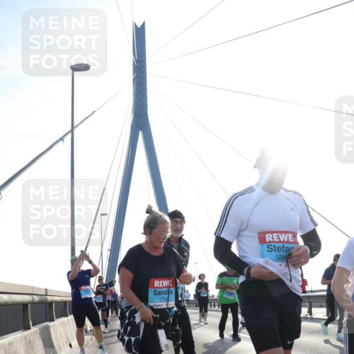 03.10.2026 - Köhlbrandbrückenlauf Tim E. http://msf.ph/oto/10619973 03.10.2026 09:38:23 Position 1 1752, 328 meine-sportfotos.de