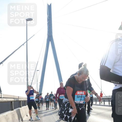 03.10.2026 - Köhlbrandbrückenlauf Tim E. http://msf.ph/oto/10619990 03.10.2026 09:38:23 Position 1 1752 meine-sportfotos.de