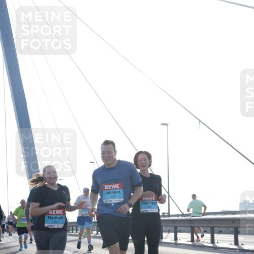 03.10.2026 - Köhlbrandbrückenlauf Tim E. http://msf.ph/oto/10620030 03.10.2026 09:38:27 Position 1 1021, 1020, 3024 meine-sportfotos.de