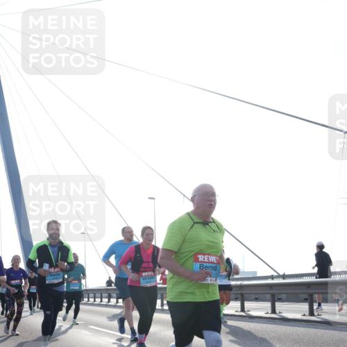 03.10.2026 - Köhlbrandbrückenlauf Tim E. http://msf.ph/oto/10620114 03.10.2026 09:38:33 Position 1  meine-sportfotos.de