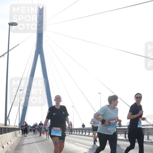 03.10.2026 - Köhlbrandbrückenlauf Tim E. http://msf.ph/oto/10620195 03.10.2026 09:38:39 Position 1 3274, 1909 meine-sportfotos.de