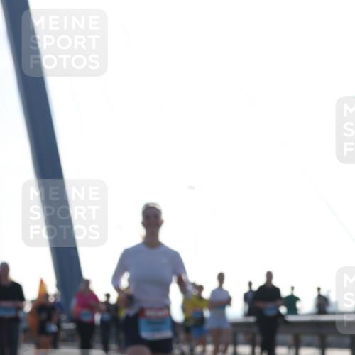 03.10.2026 - Köhlbrandbrückenlauf Tim E. http://msf.ph/oto/10620218 03.10.2026 09:38:42 Position 1  meine-sportfotos.de