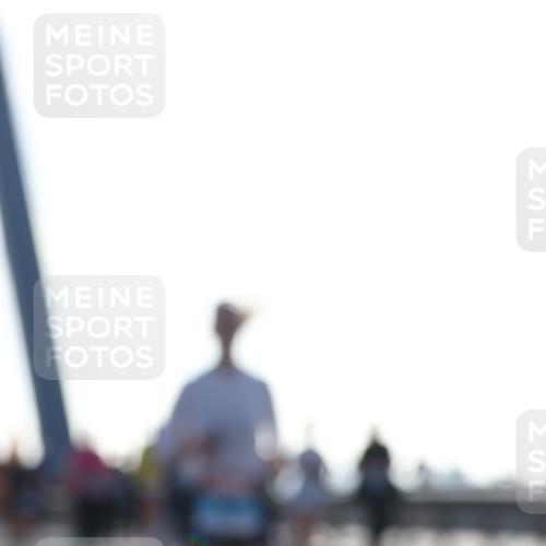03.10.2026 - Köhlbrandbrückenlauf Tim E. http://msf.ph/oto/10620227 03.10.2026 09:38:42 Position 1  meine-sportfotos.de