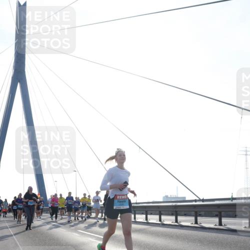 03.10.2026 - Köhlbrandbrückenlauf Tim E. http://msf.ph/oto/10620230 03.10.2026 09:38:43 Position 1  meine-sportfotos.de