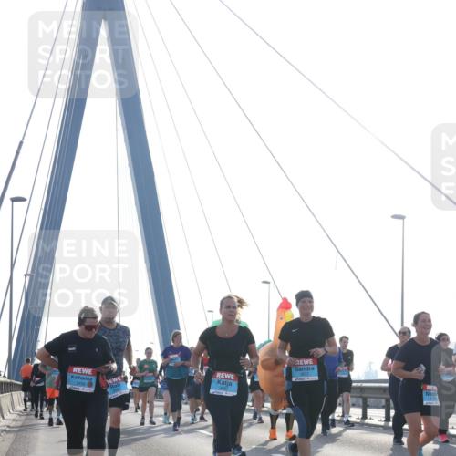 03.10.2026 - Köhlbrandbrückenlauf Tim E. http://msf.ph/oto/10620289 03.10.2026 09:38:50 Position 1 3456 meine-sportfotos.de