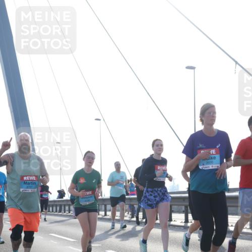 03.10.2026 - Köhlbrandbrückenlauf Tim E. http://msf.ph/oto/10620366 03.10.2026 09:38:55 Position 1 2757, 3199, 3600 meine-sportfotos.de