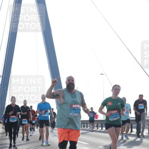 03.10.2026 - Köhlbrandbrückenlauf Tim E. http://msf.ph/oto/10620381 03.10.2026 09:38:56 Position 1 2757, 3199 meine-sportfotos.de