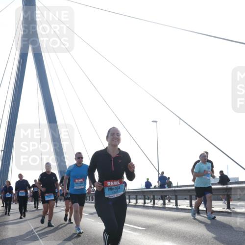 03.10.2026 - Köhlbrandbrückenlauf Tim E. http://msf.ph/oto/10620403 03.10.2026 09:38:59 Position 1 3320 meine-sportfotos.de