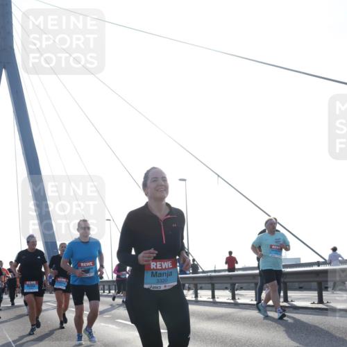 03.10.2026 - Köhlbrandbrückenlauf Tim E. http://msf.ph/oto/10620405 03.10.2026 09:38:59 Position 1 3320 meine-sportfotos.de