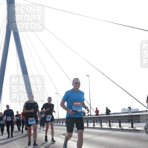 03.10.2026 - Köhlbrandbrückenlauf Tim E. http://msf.ph/oto/10620416 03.10.2026 09:39:00 Position 1 3198 meine-sportfotos.de