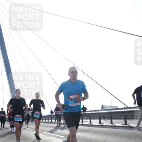 03.10.2026 - Köhlbrandbrückenlauf Tim E. http://msf.ph/oto/10620419 03.10.2026 09:39:00 Position 1 3196 meine-sportfotos.de