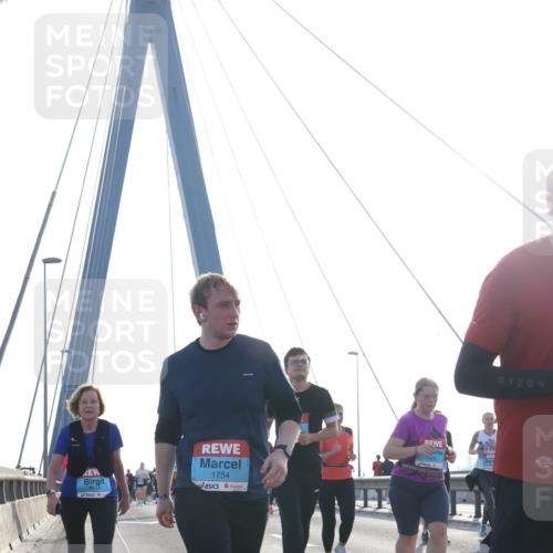 03.10.2026 - Köhlbrandbrückenlauf Tim E. http://msf.ph/oto/10620476 03.10.2026 09:39:05 Position 1 1754, 1926 meine-sportfotos.de