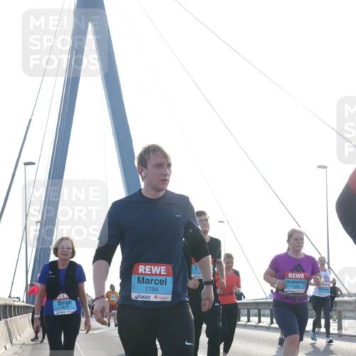 03.10.2026 - Köhlbrandbrückenlauf Tim E. http://msf.ph/oto/10620480 03.10.2026 09:39:05 Position 1 3514, 1754, 1926 meine-sportfotos.de