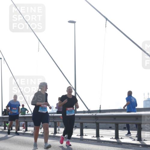 03.10.2026 - Köhlbrandbrückenlauf Tim E. http://msf.ph/oto/10620520 03.10.2026 09:39:11 Position 1  meine-sportfotos.de