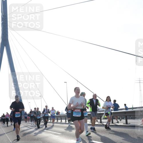 03.10.2026 - Köhlbrandbrückenlauf Tim E. http://msf.ph/oto/10620594 03.10.2026 09:39:22 Position 1  meine-sportfotos.de