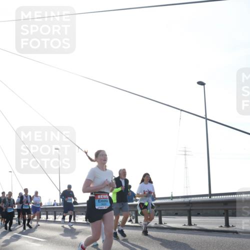 03.10.2026 - Köhlbrandbrückenlauf Tim E. http://msf.ph/oto/10620603 03.10.2026 09:39:23 Position 1 3629 meine-sportfotos.de