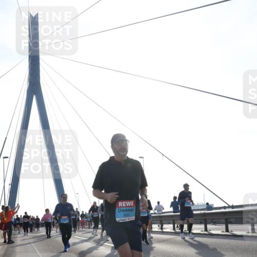 03.10.2026 - Köhlbrandbrückenlauf Tim E. http://msf.ph/oto/10620615 03.10.2026 09:39:24 Position 1 3224 meine-sportfotos.de