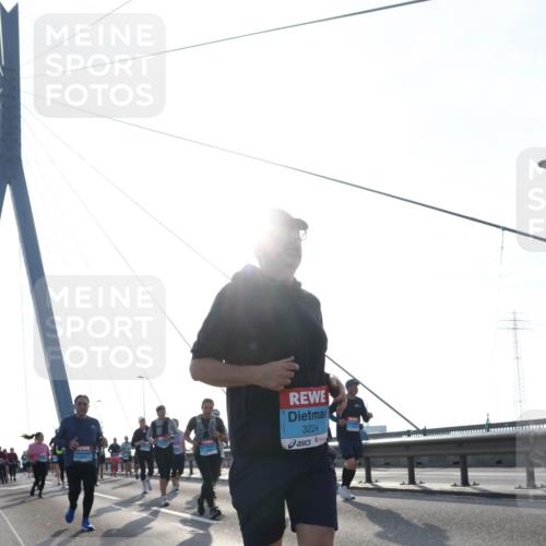 03.10.2026 - Köhlbrandbrückenlauf Tim E. http://msf.ph/oto/10620622 03.10.2026 09:39:24 Position 1 3224 meine-sportfotos.de