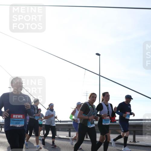 03.10.2026 - Köhlbrandbrückenlauf Tim E. http://msf.ph/oto/10620642 03.10.2026 09:39:27 Position 1 3243, 1432 meine-sportfotos.de