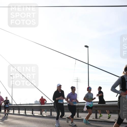 03.10.2026 - Köhlbrandbrückenlauf Tim E. http://msf.ph/oto/10620654 03.10.2026 09:39:29 Position 1  meine-sportfotos.de