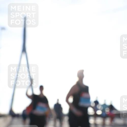 03.10.2026 - Köhlbrandbrückenlauf Tim E. http://msf.ph/oto/10620706 03.10.2026 09:39:33 Position 1  meine-sportfotos.de