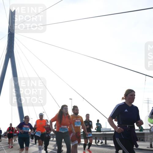 03.10.2026 - Köhlbrandbrückenlauf Tim E. http://msf.ph/oto/10620725 03.10.2026 09:39:35 Position 1  meine-sportfotos.de