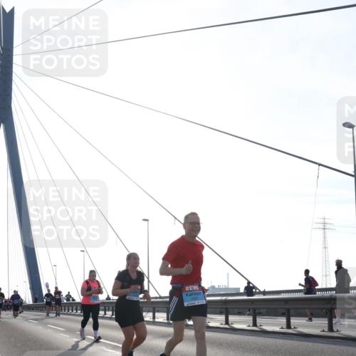 03.10.2026 - Köhlbrandbrückenlauf Tim E. http://msf.ph/oto/10620819 03.10.2026 09:39:44 Position 1 3303 meine-sportfotos.de