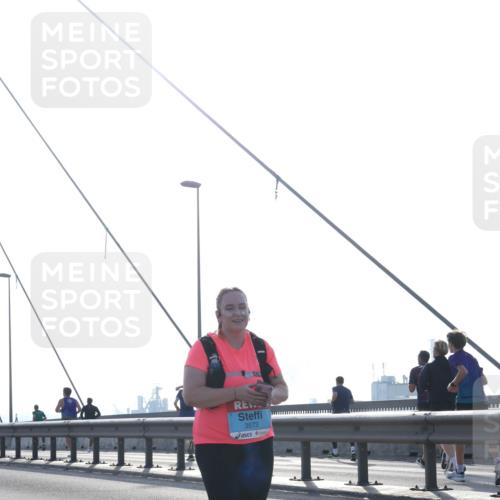 03.10.2026 - Köhlbrandbrückenlauf Tim E. http://msf.ph/oto/10620840 03.10.2026 09:39:45 Position 1 3573 meine-sportfotos.de