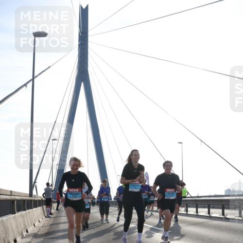 03.10.2026 - Köhlbrandbrückenlauf Tim E. http://msf.ph/oto/10620897 03.10.2026 09:39:51 Position 1  meine-sportfotos.de