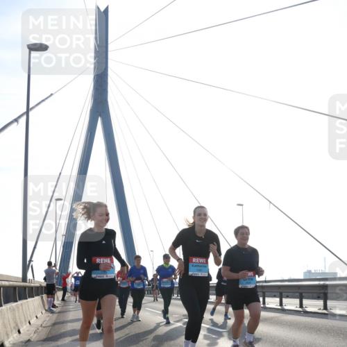 03.10.2026 - Köhlbrandbrückenlauf Tim E. http://msf.ph/oto/10620904 03.10.2026 09:39:52 Position 1 1981 meine-sportfotos.de
