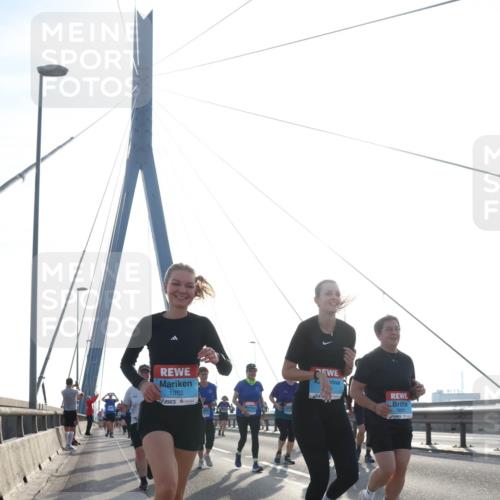 03.10.2026 - Köhlbrandbrückenlauf Tim E. http://msf.ph/oto/10620910 03.10.2026 09:39:52 Position 1 1982 meine-sportfotos.de