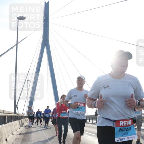 03.10.2026 - Köhlbrandbrückenlauf Tim E. http://msf.ph/oto/10620929 03.10.2026 09:39:55 Position 1 361, 3344, 2979 meine-sportfotos.de