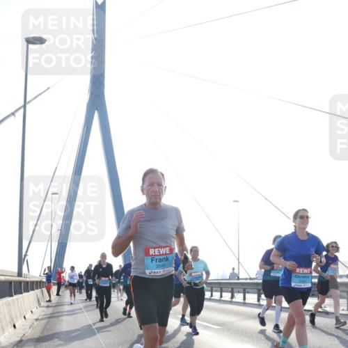 03.10.2026 - Köhlbrandbrückenlauf Tim E. http://msf.ph/oto/10620997 03.10.2026 09:39:59 Position 1 3544, 3522 meine-sportfotos.de