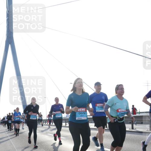 03.10.2026 - Köhlbrandbrückenlauf Tim E. http://msf.ph/oto/10621027 03.10.2026 09:40:01 Position 1 3621 meine-sportfotos.de
