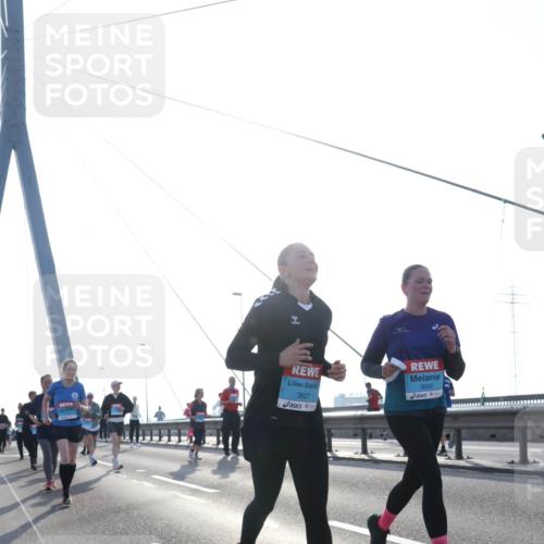 03.10.2026 - Köhlbrandbrückenlauf Tim E. http://msf.ph/oto/10621050 03.10.2026 09:40:03 Position 1 3607, 3606 meine-sportfotos.de