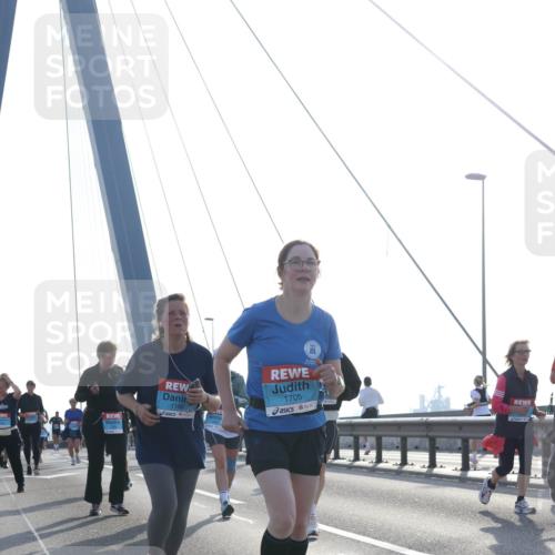 03.10.2026 - Köhlbrandbrückenlauf Tim E. http://msf.ph/oto/10621061 03.10.2026 09:40:04 Position 1 1166, 1705 meine-sportfotos.de